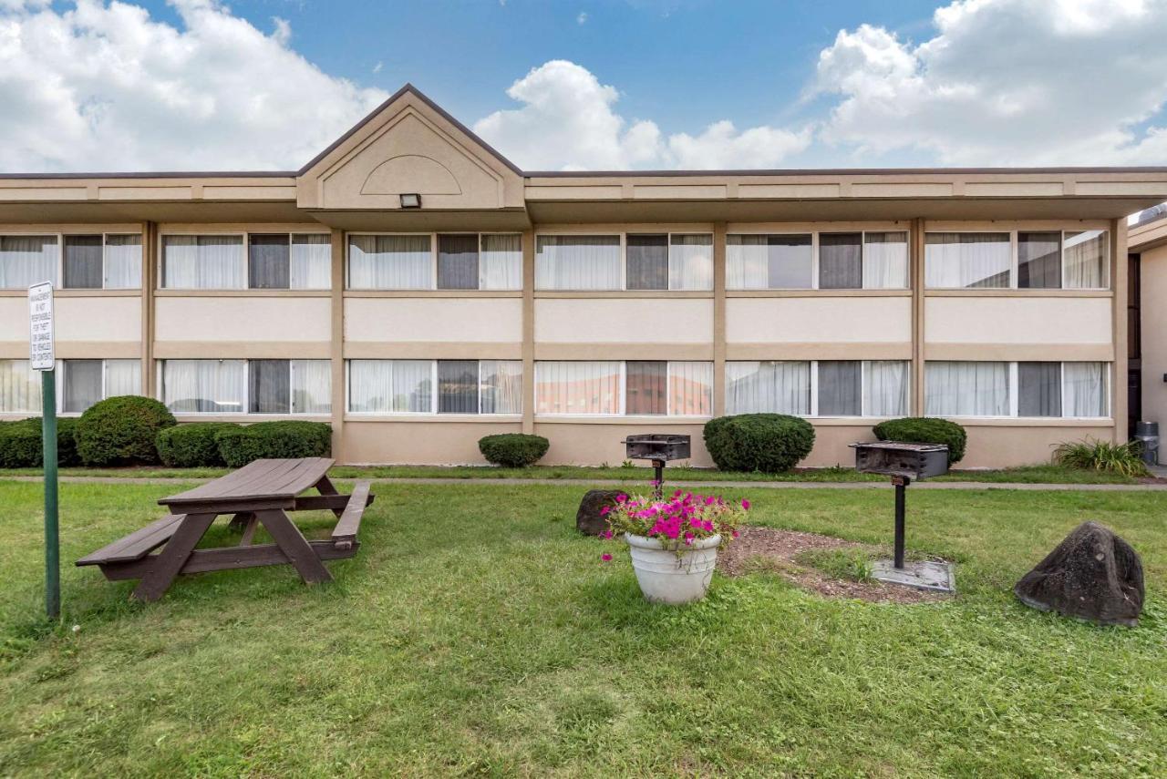 Quality Inn & Suites Vestal Binghamton Near University Eksteriør bilde