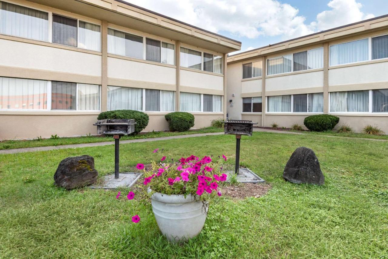 Quality Inn & Suites Vestal Binghamton Near University Eksteriør bilde