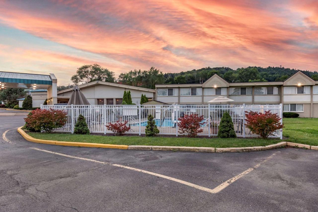 Quality Inn & Suites Vestal Binghamton Near University Eksteriør bilde