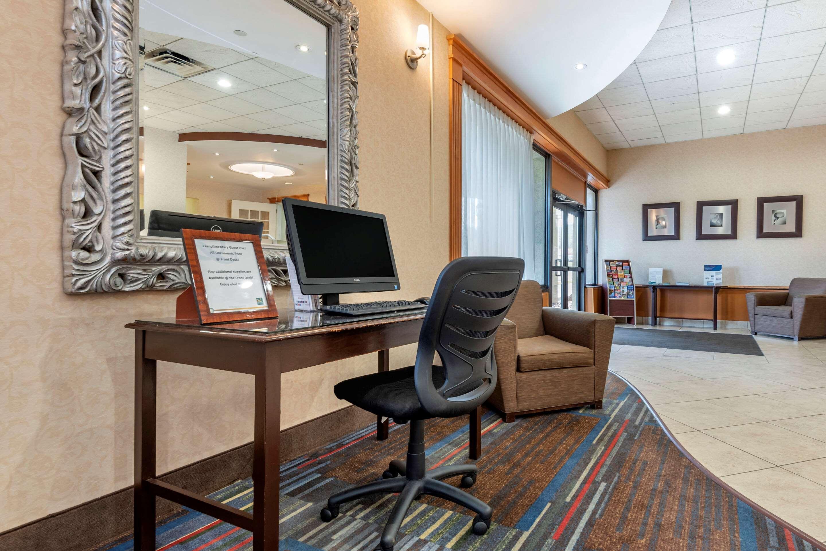 Quality Inn & Suites Vestal Binghamton Near University Eksteriør bilde